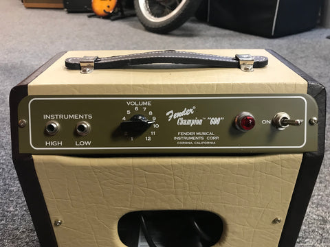 Fender Champion 600 5-Watt 1x6" Guitar Combo