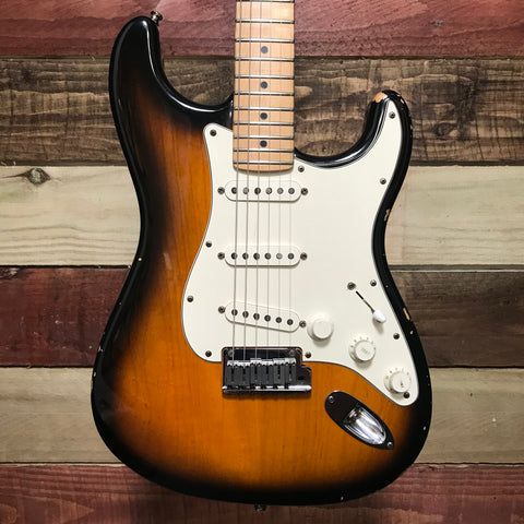 Fender American Standard Stratocaster with Maple Fretboard Sunburst 2000