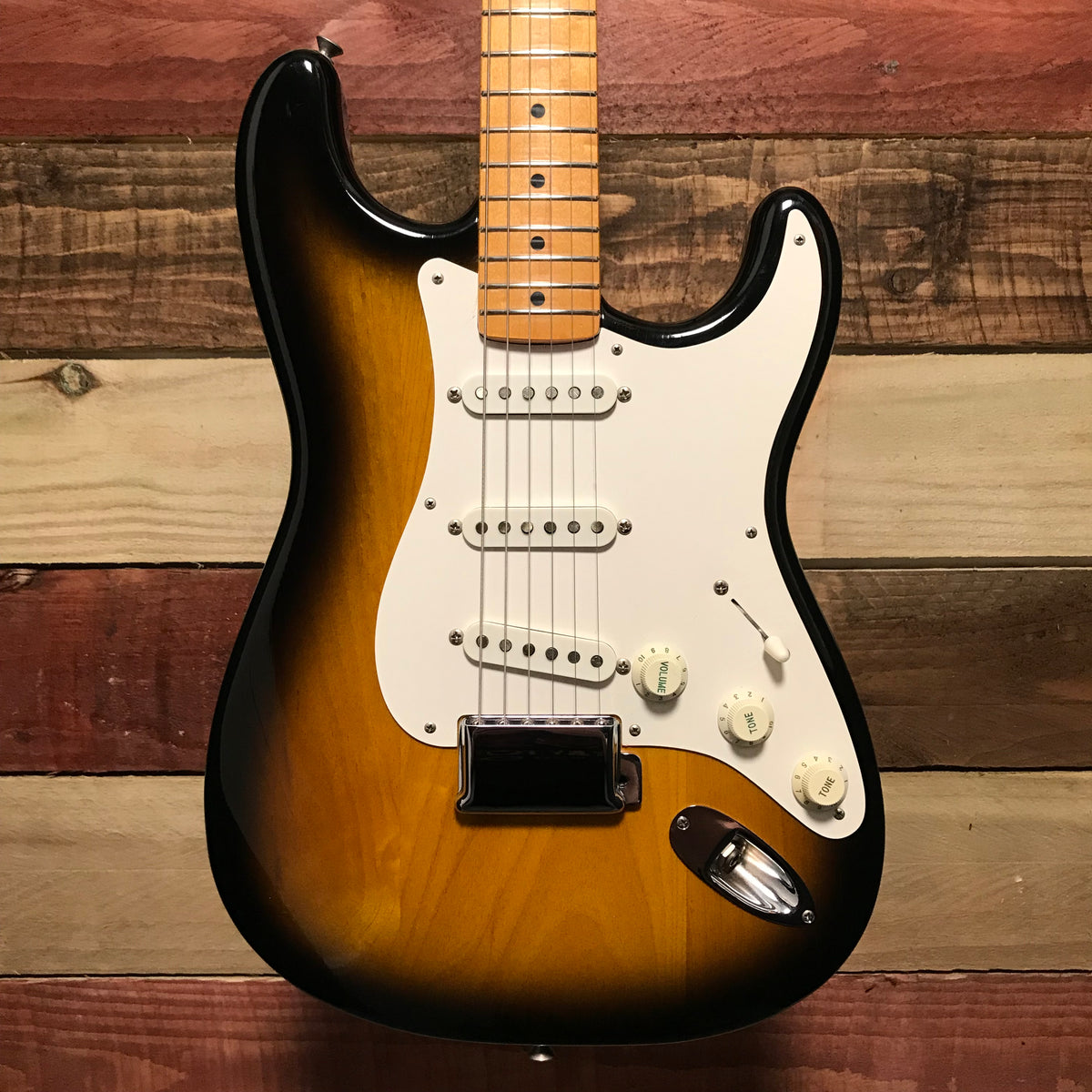 1986 Fender Stratocaster 1957 American Vintage Re-Issue Sunburst