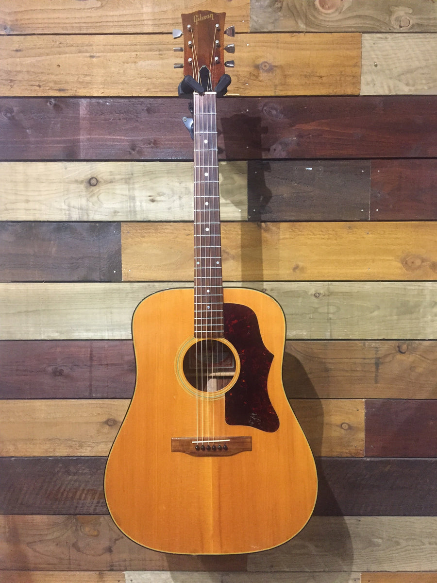 Gibson J-50 deluxe 1970〜1972年製 Gibson J-50 Deluxe 1970-1974 – MotoMusic