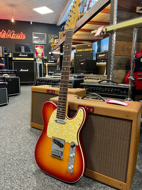 Fender American Deluxe Telecaster with Rosewood Fretboard 2004 Aged Cherry Burst
