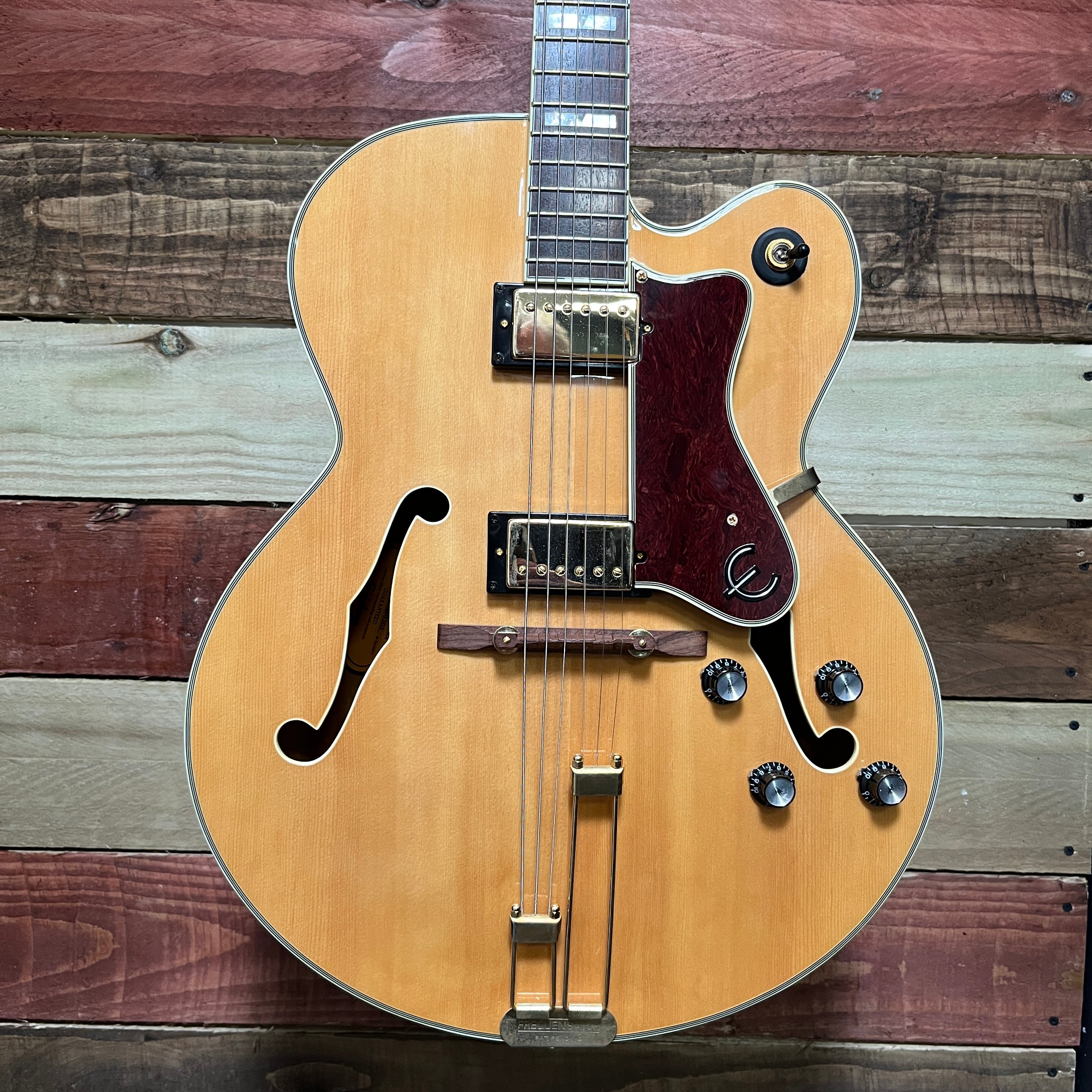 Epiphone deals broadway case