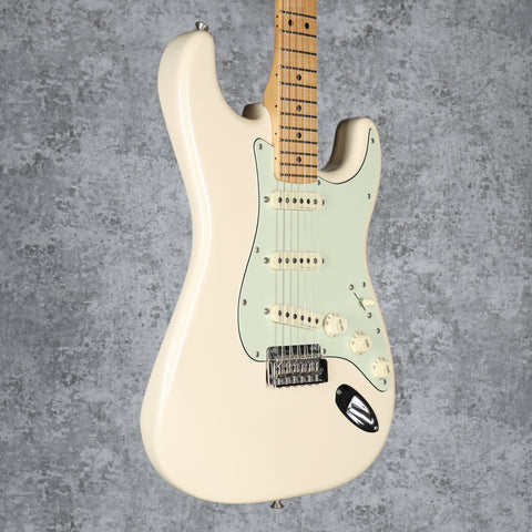 Fender Deluxe Roadhouse Stratocaster Maple Fretboard 2020 Olympic White