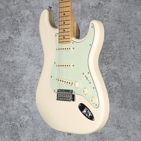 Fender Deluxe Roadhouse Stratocaster Maple Fretboard 2020 Olympic White