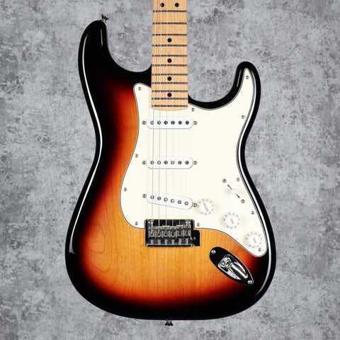 Fender Player Stratocaster with Maple Fretboard 3-Color Sunburst 2022 (Upgraded!)