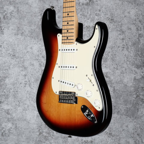 Fender Player Stratocaster with Maple Fretboard 3-Color Sunburst 2022 (Upgraded!)