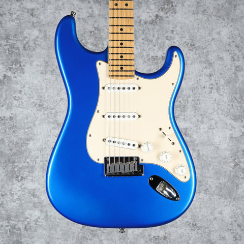 Fender American Series Stratocaster with Maple Fretboard Chrome Blue 2004