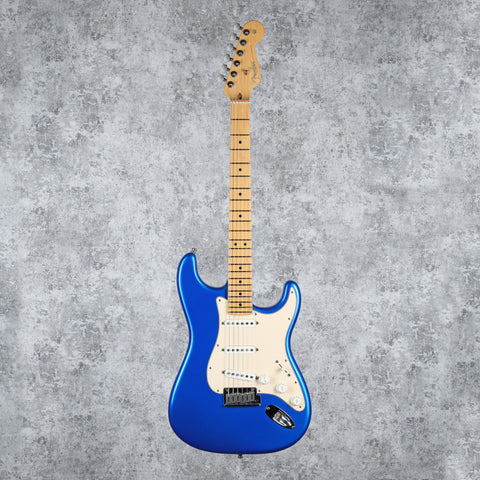 Fender American Series Stratocaster with Maple Fretboard Chrome Blue 2004