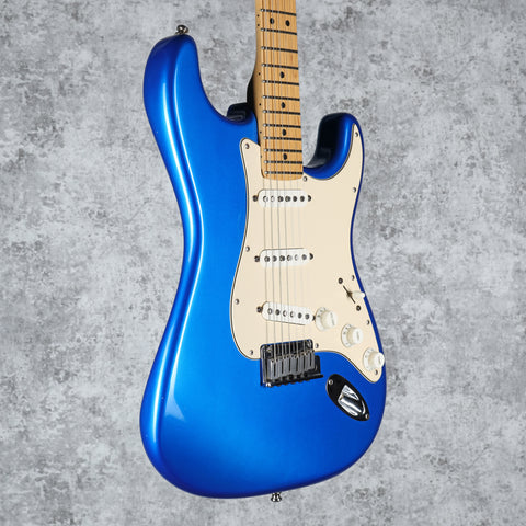 Fender American Series Stratocaster with Maple Fretboard Chrome Blue 2004