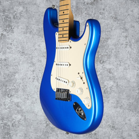 Fender American Series Stratocaster with Maple Fretboard Chrome Blue 2004