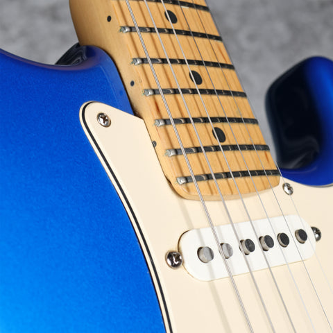 Fender American Series Stratocaster with Maple Fretboard Chrome Blue 2004