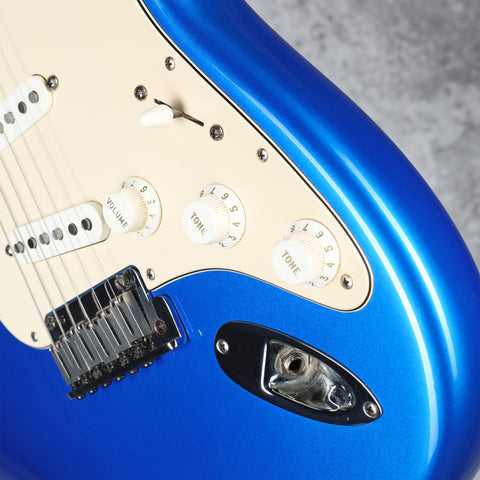 Fender American Series Stratocaster with Maple Fretboard Chrome Blue 2004