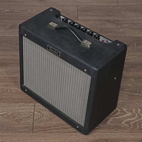 Fender Blues Junior 15-Watt 1x12" Guitar Combo Black