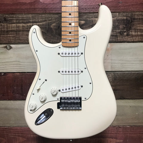 Fender Standard Stratocaster Left-Handed with Maple Fretboard Arctic White 2015