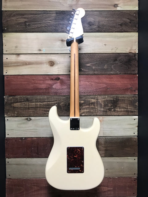 Fender Standard Stratocaster Left-Handed with Maple Fretboard Arctic White 2015