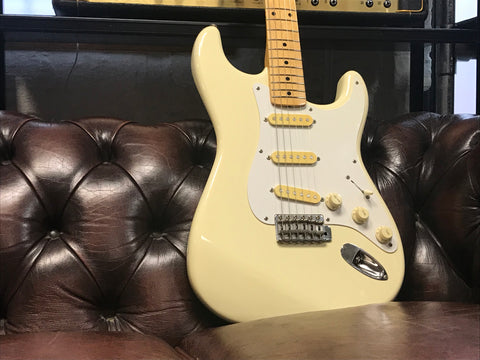Squier MIJ Standard Stratocaster Maple Fretboard Arctic White 1980s