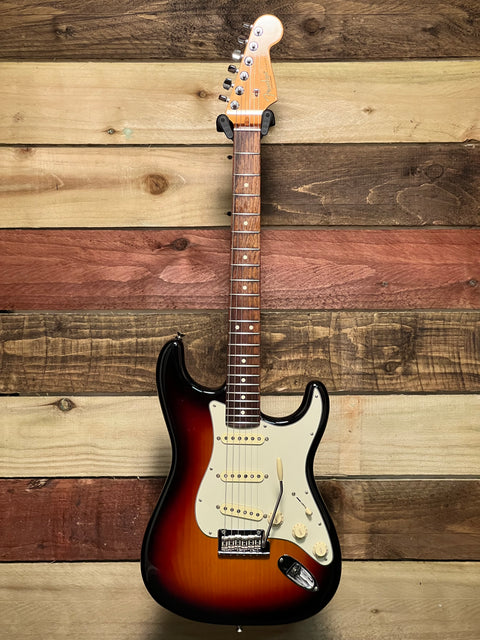 Fender American Professional Stratocaster with Rosewood Fretboard 3-Color Sunburst 2019