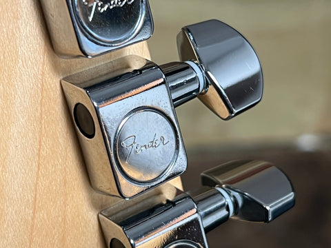 Fender American Professional Stratocaster with Rosewood Fretboard 3-Color Sunburst 2019