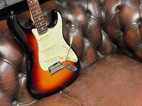 Fender American Professional Stratocaster with Rosewood Fretboard 3-Color Sunburst 2019