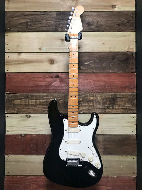 Fender Strat Plus with Maple Fretboard Black 1988