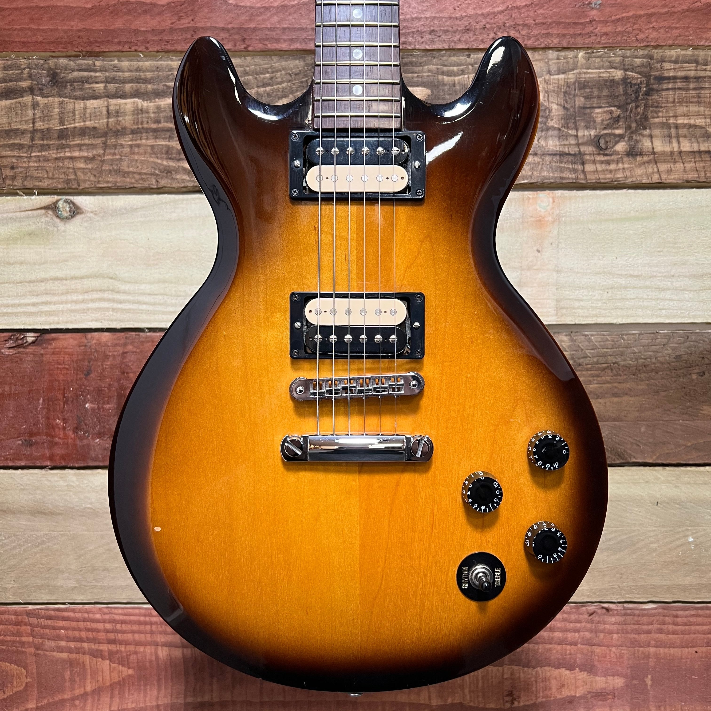Jadi, buat lo yang pengen punya gitar dengan kualitas suara terbaik, desain keren, dan build quality yang nggak main-main, Gibson 335-S adalah pilihan yang sempurna.