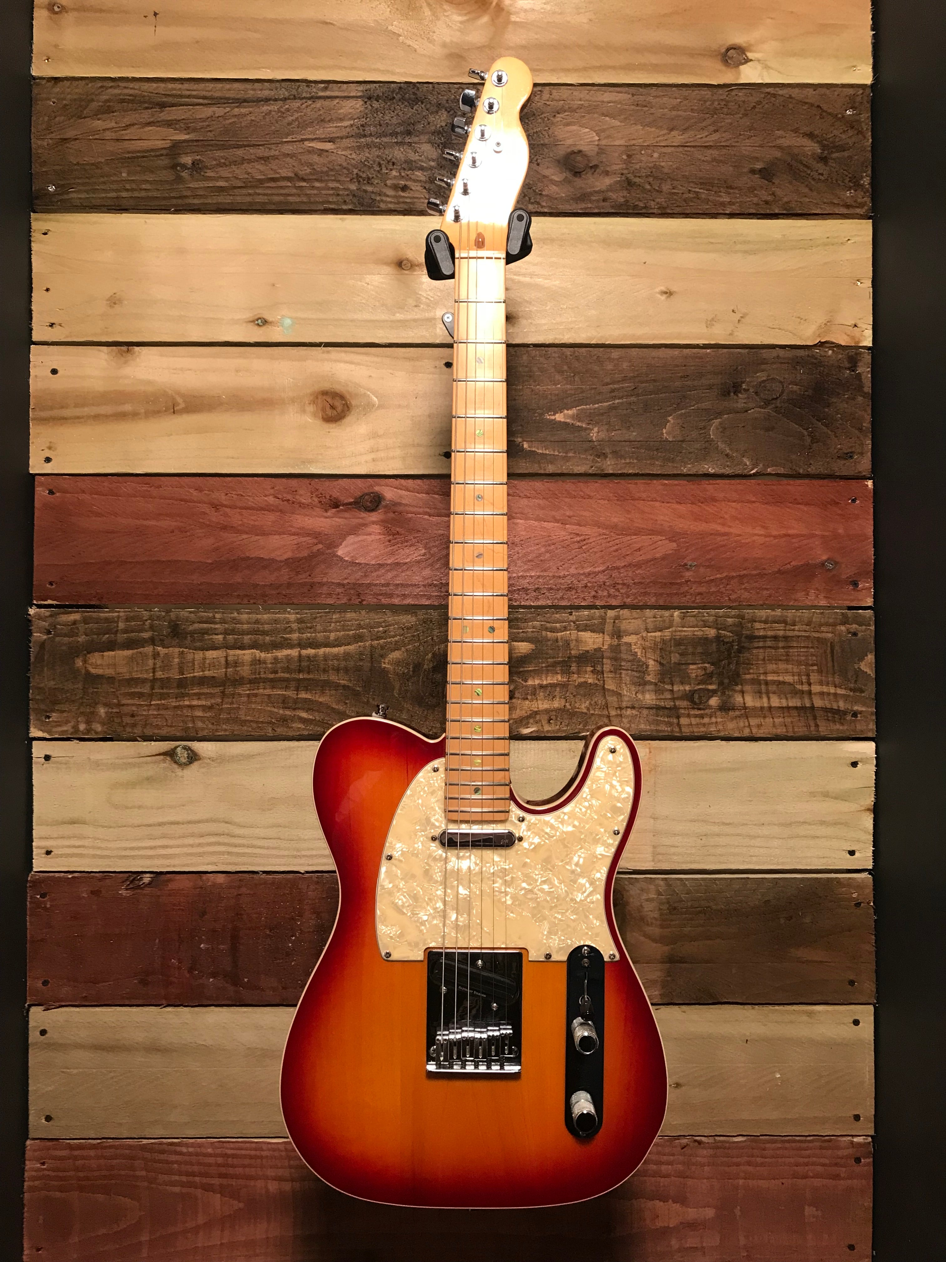 Fender American Deluxe Telecaster Aged Cherry Sunburst 2004 – MotoMusic