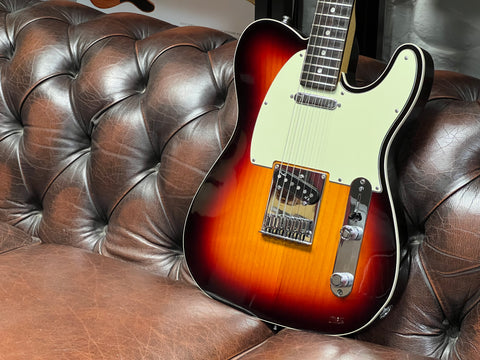 Fender American Deluxe Telecaster with Rosewood Fretboard 3-Colour Sunburst 2011