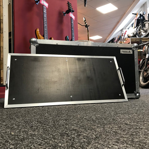 Swan Flight Custom Pedalboard w/Flight Case!