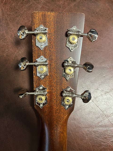 Martin 0-10E Retro Jason Isbell Signature 2025 (NEW)