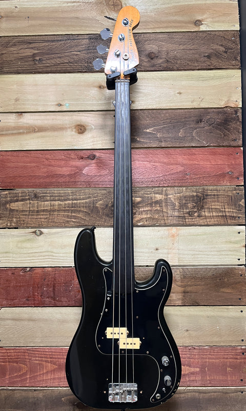 Fender Precision Bass with Rosewood Fretboard 1977 - Black Refinished Fretless