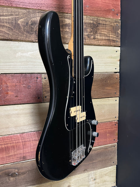 Fender Precision Bass with Rosewood Fretboard 1977 - Black Refinished Fretless