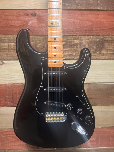 Fender Stratocaster with Maple Fretboard 1979 - Black Re-Finish