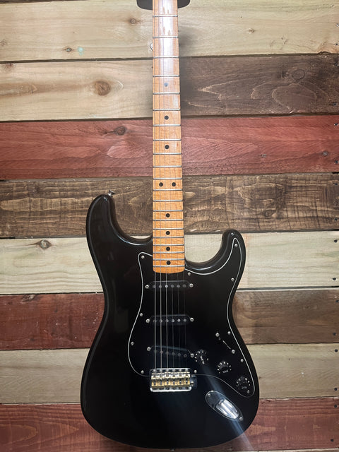 Fender Stratocaster with Maple Fretboard 1979 - Black Re-Finish