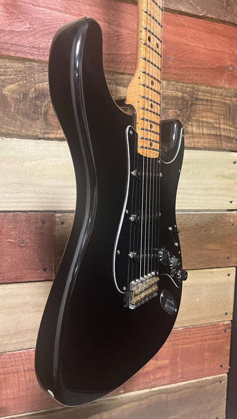 Fender Stratocaster with Maple Fretboard 1979 - Black Re-Finish