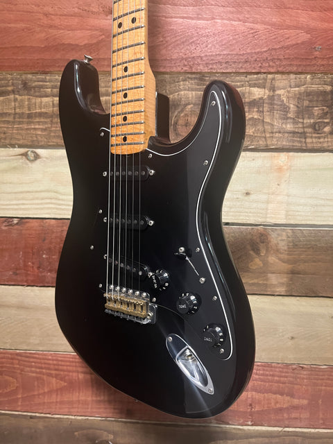Fender Stratocaster with Maple Fretboard 1979 - Black Re-Finish