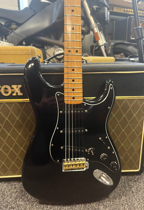 Fender Stratocaster with Maple Fretboard 1979 - Black Re-Finish