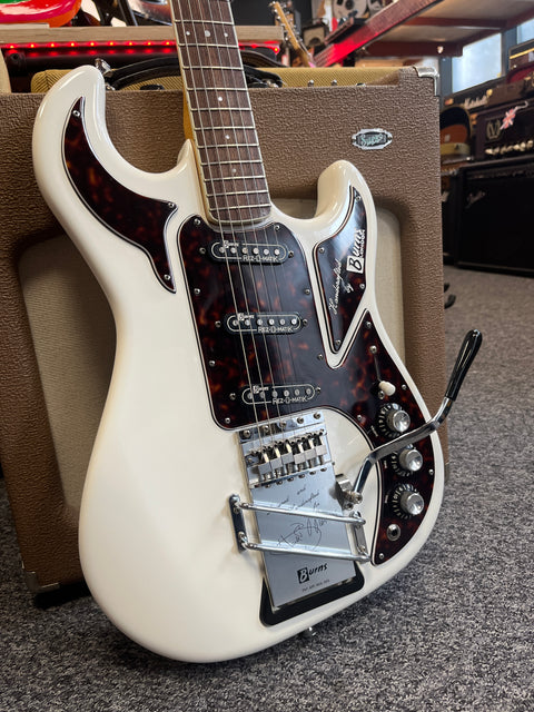 Burns The Marvin 40th anniversary legend 2004 Shadows white Number 819