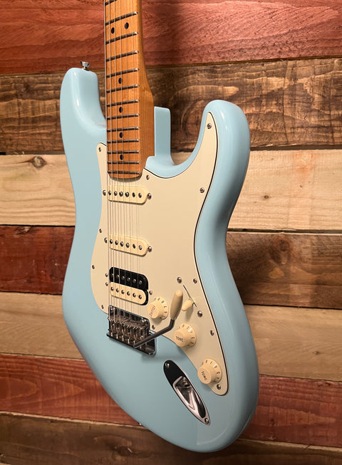 Fender American Professional FSR Stratocaster HSS Limited Run Daphne Blue Roasted Maple
