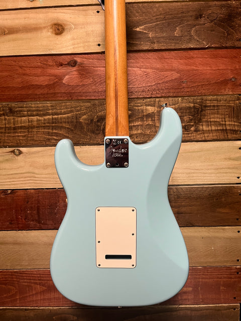Fender American Professional FSR Stratocaster HSS Limited Run Daphne Blue Roasted Maple