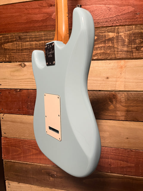 Fender American Professional FSR Stratocaster HSS Limited Run Daphne Blue Roasted Maple