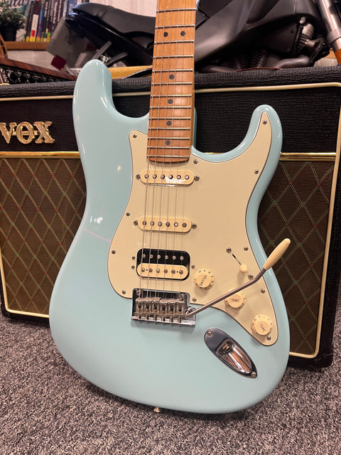 Fender American Professional FSR Stratocaster HSS Limited Run Daphne Blue Roasted Maple