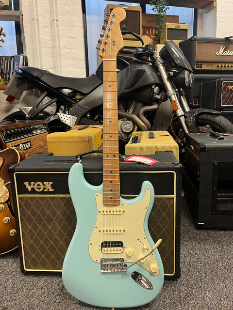 Fender American Professional FSR Stratocaster HSS Limited Run Daphne Blue Roasted Maple