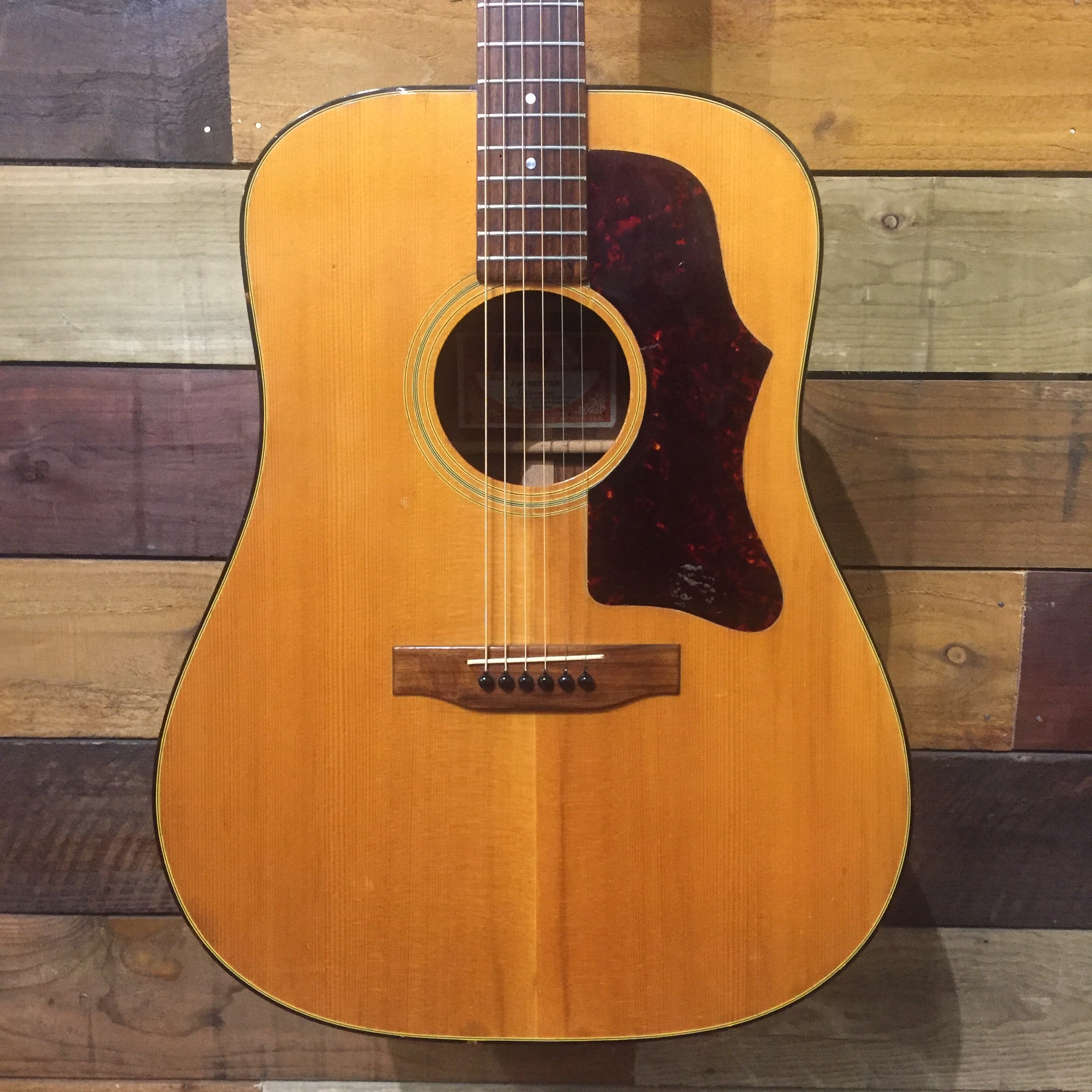Gibson J-50 Deluxe 1970-1974 – MotoMusic