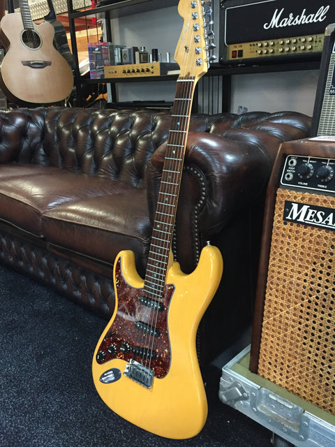 Fender American Deluxe Stratocaster Butterscotch Left Hand 2003