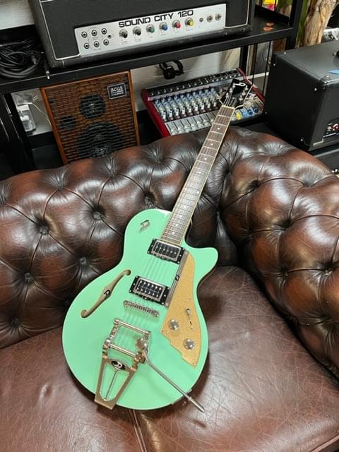 Duesenburg TV Starplayer In Surf Green