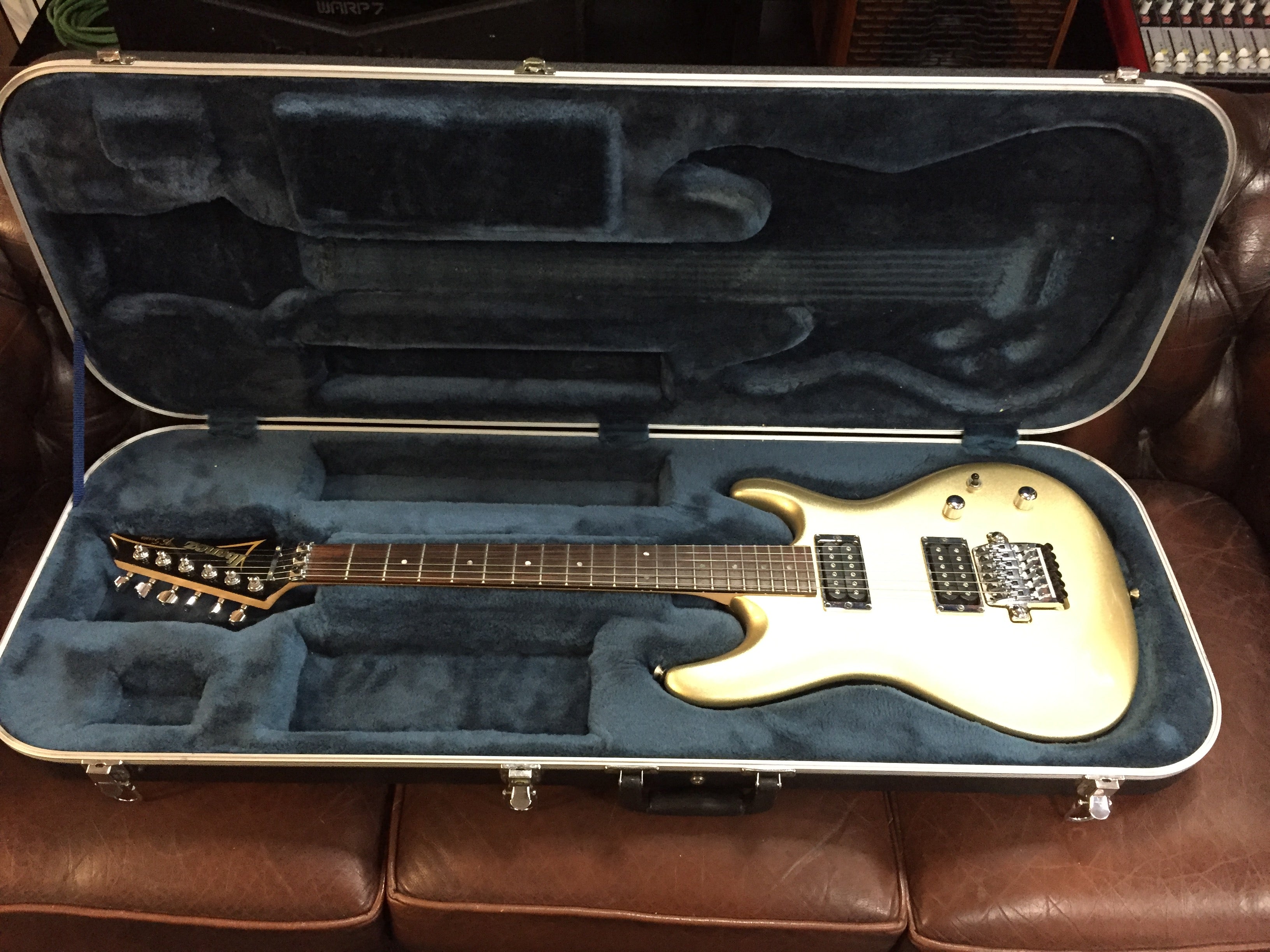 Ibanez JS-2000 Joe Satriani Champagne Gold MIJ 2004 – MotoMusic