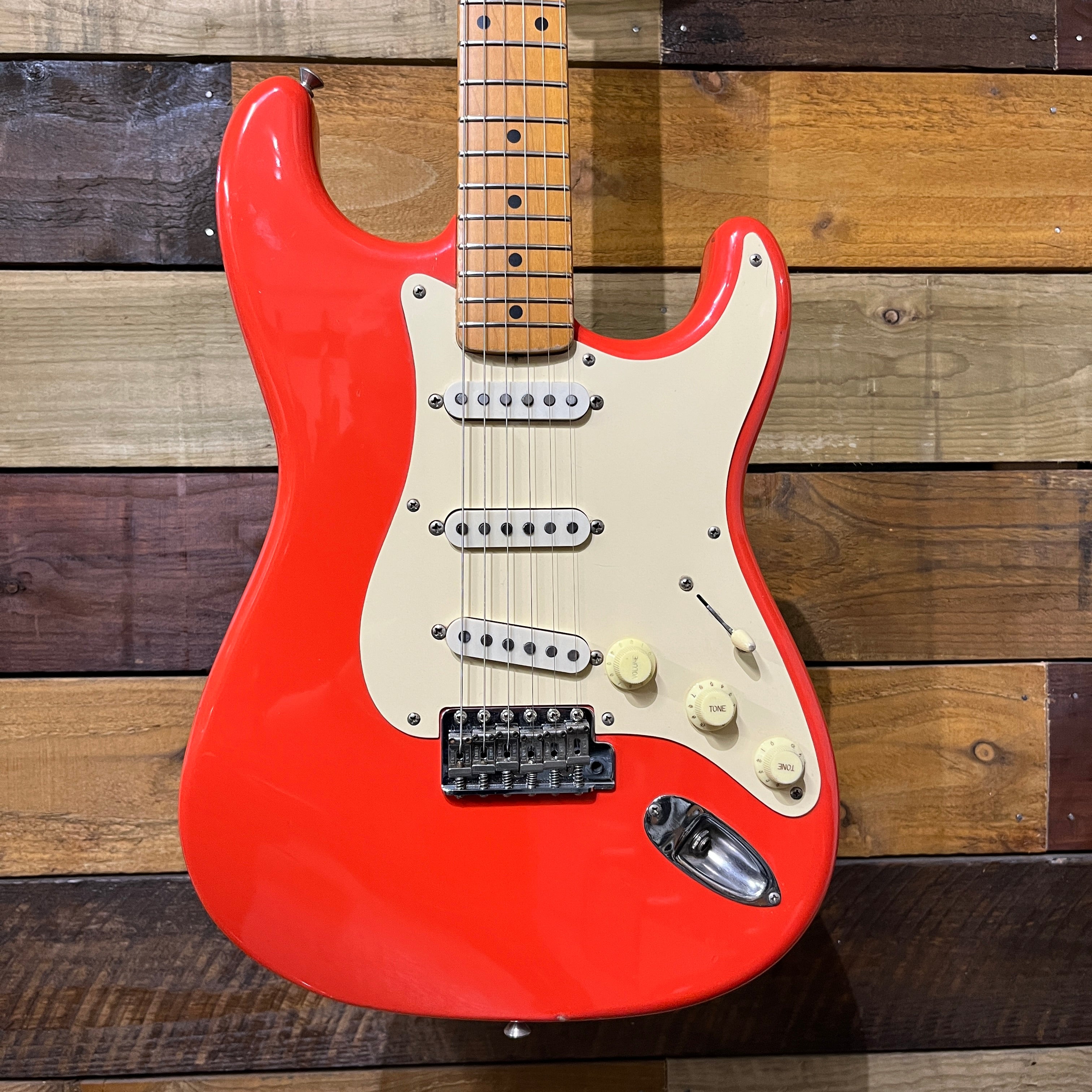 Squier JV Stratocaster ST-57 1983 Fiesta Red – MotoMusic