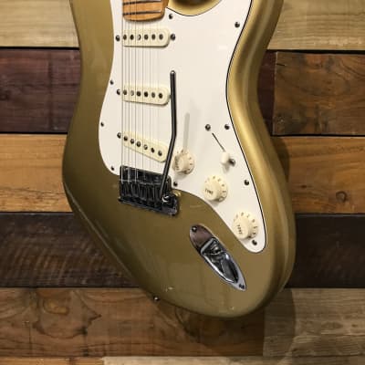 Fender Custom Shop Custom Classic Stratocaster in Aztec Gold 2009